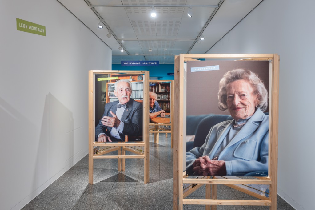 Ausstellungsansicht WERDE ZWEITZEUG*IN © GLM, Foto: Roland Baege