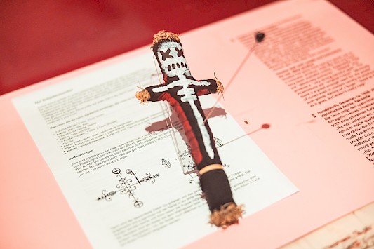 Ausstellungsansicht Potz! Blitz!, GLM © GLM, Foto: Roland Baege